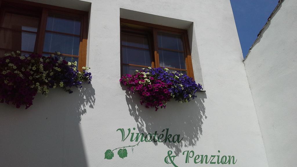 Penzion A Vinoteka Hrozen Kroměříž Exterior foto